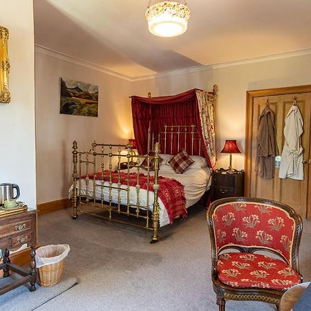 Taldraeth - Old Vicarage Guest House Penrhyndeudreath Bagian luar foto