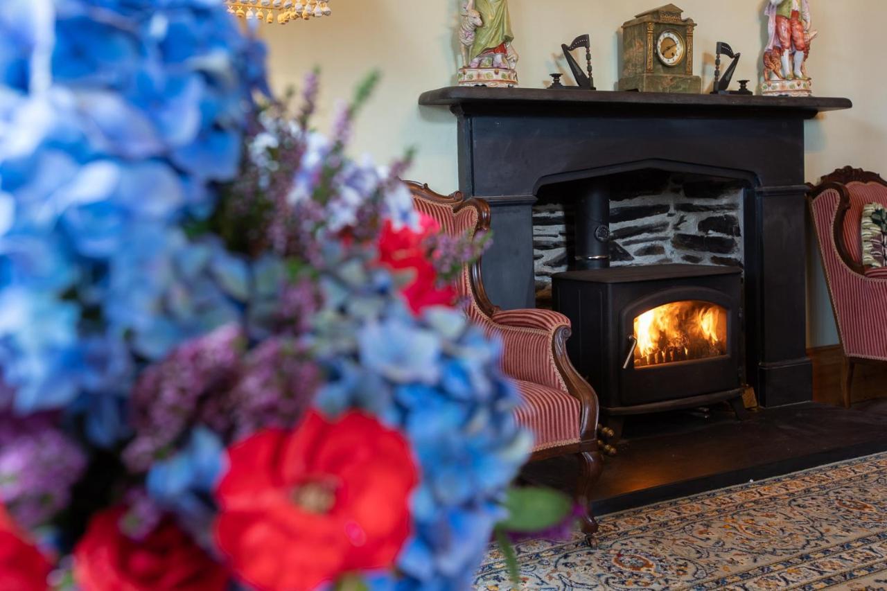 Taldraeth - Old Vicarage Guest House Penrhyndeudreath Bagian luar foto