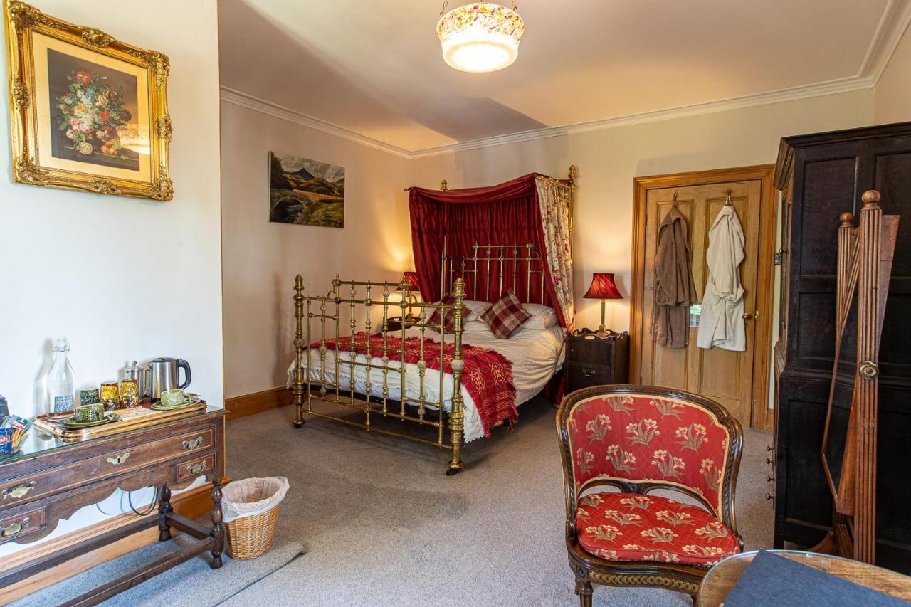Taldraeth - Old Vicarage Guest House Penrhyndeudreath Bagian luar foto