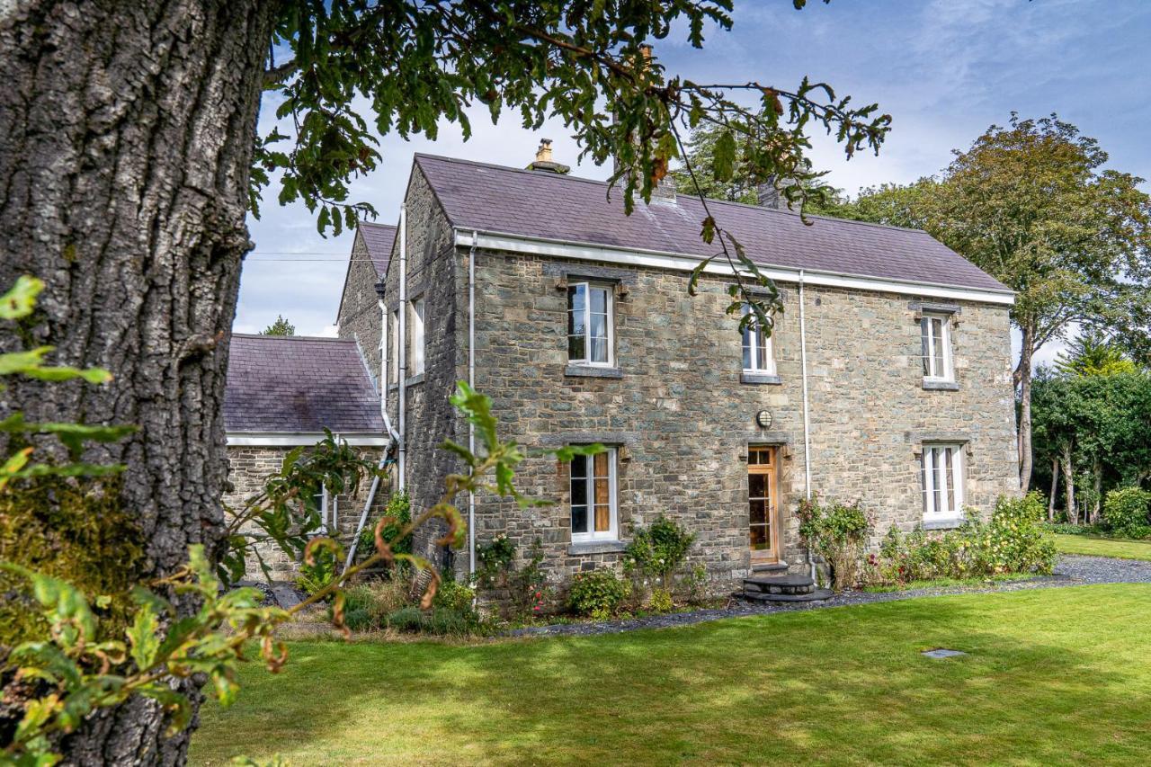 Taldraeth - Old Vicarage Guest House Penrhyndeudreath Bagian luar foto