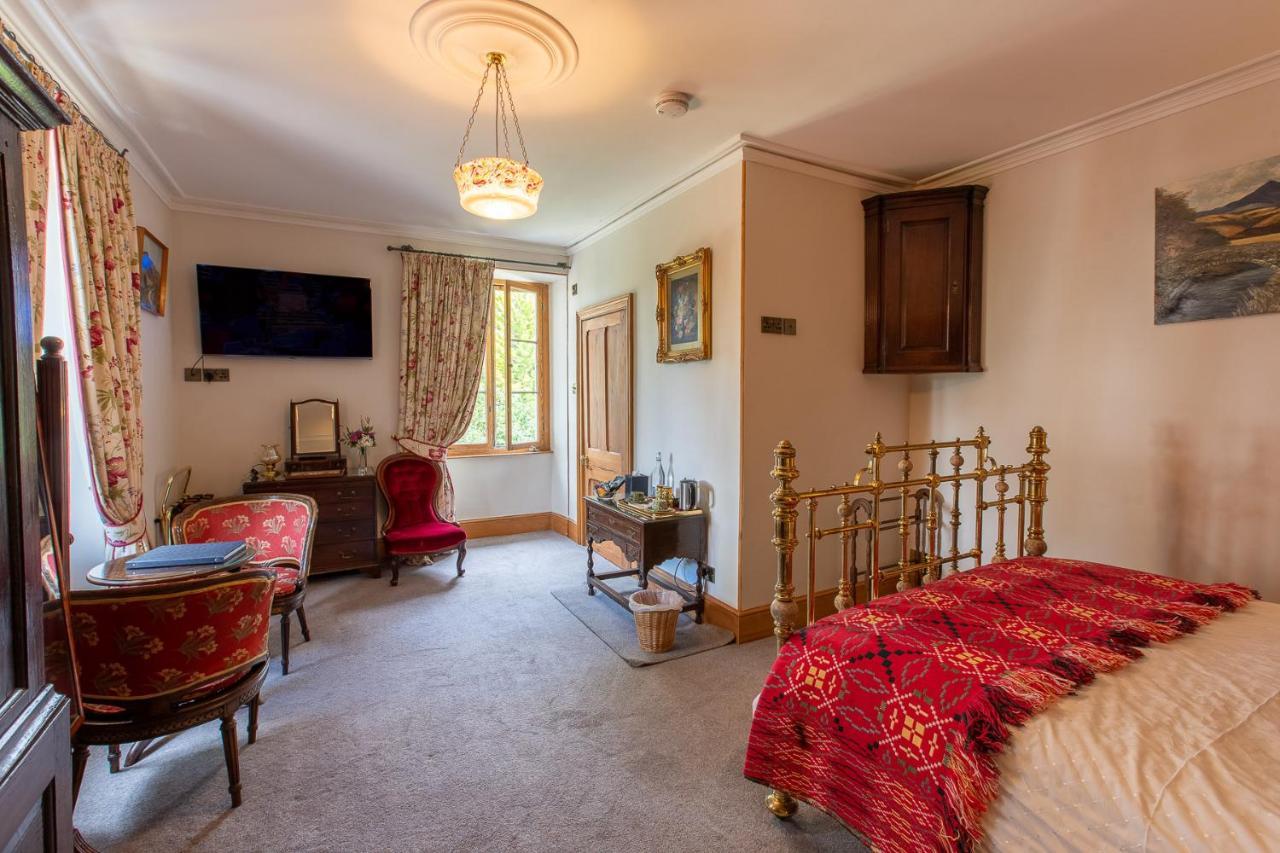Taldraeth - Old Vicarage Guest House Penrhyndeudreath Bagian luar foto
