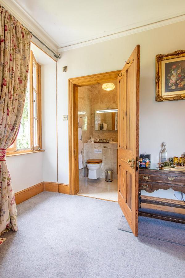 Taldraeth - Old Vicarage Guest House Penrhyndeudreath Bagian luar foto
