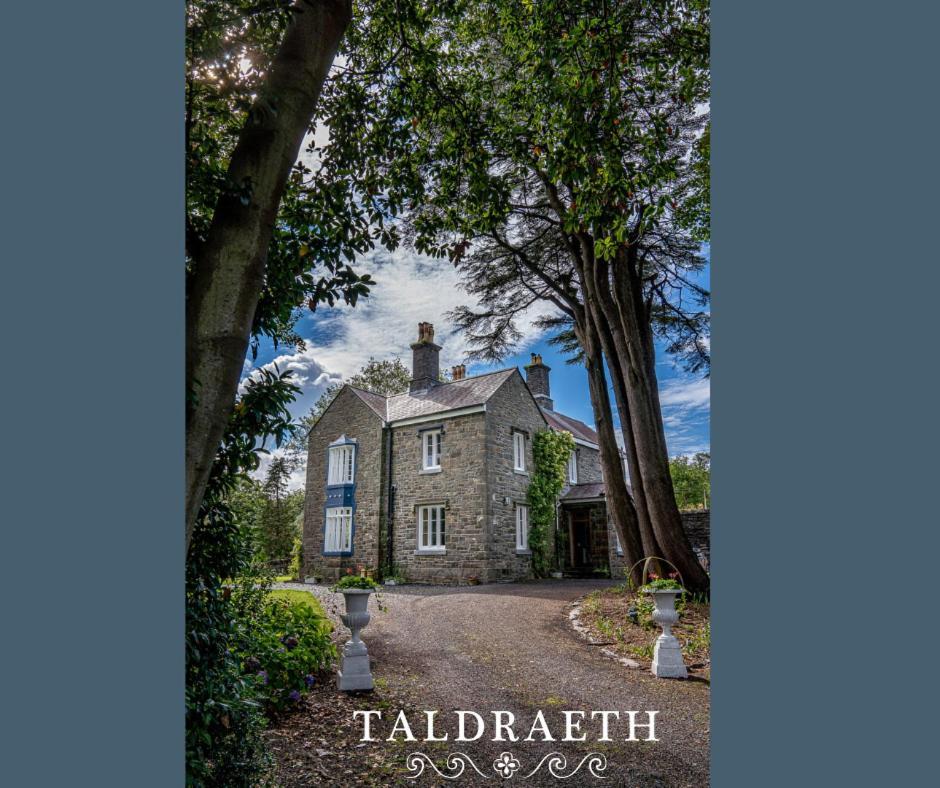 Taldraeth - Old Vicarage Guest House Penrhyndeudreath Bagian luar foto