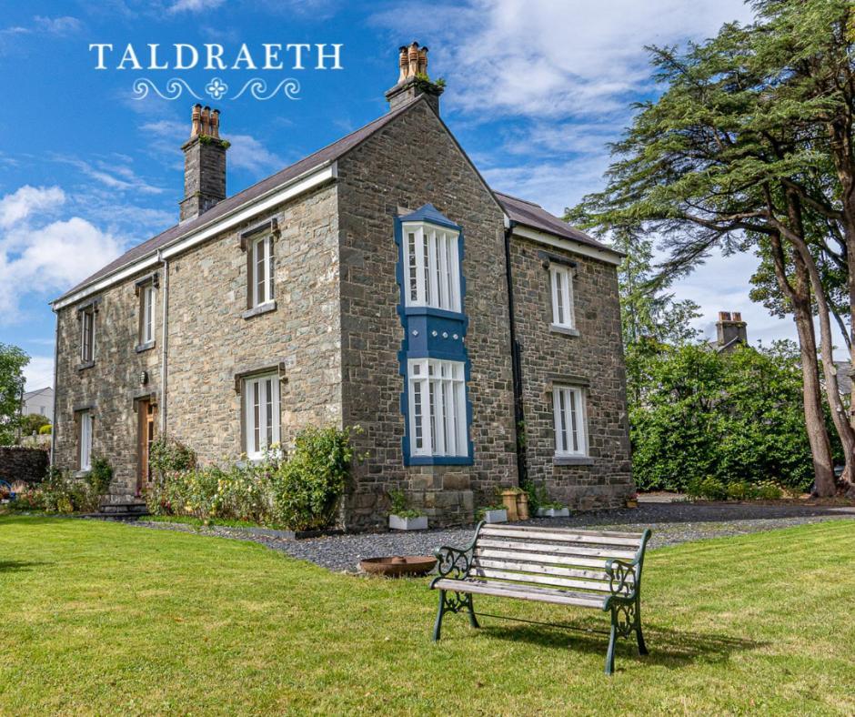 Taldraeth - Old Vicarage Guest House Penrhyndeudreath Bagian luar foto
