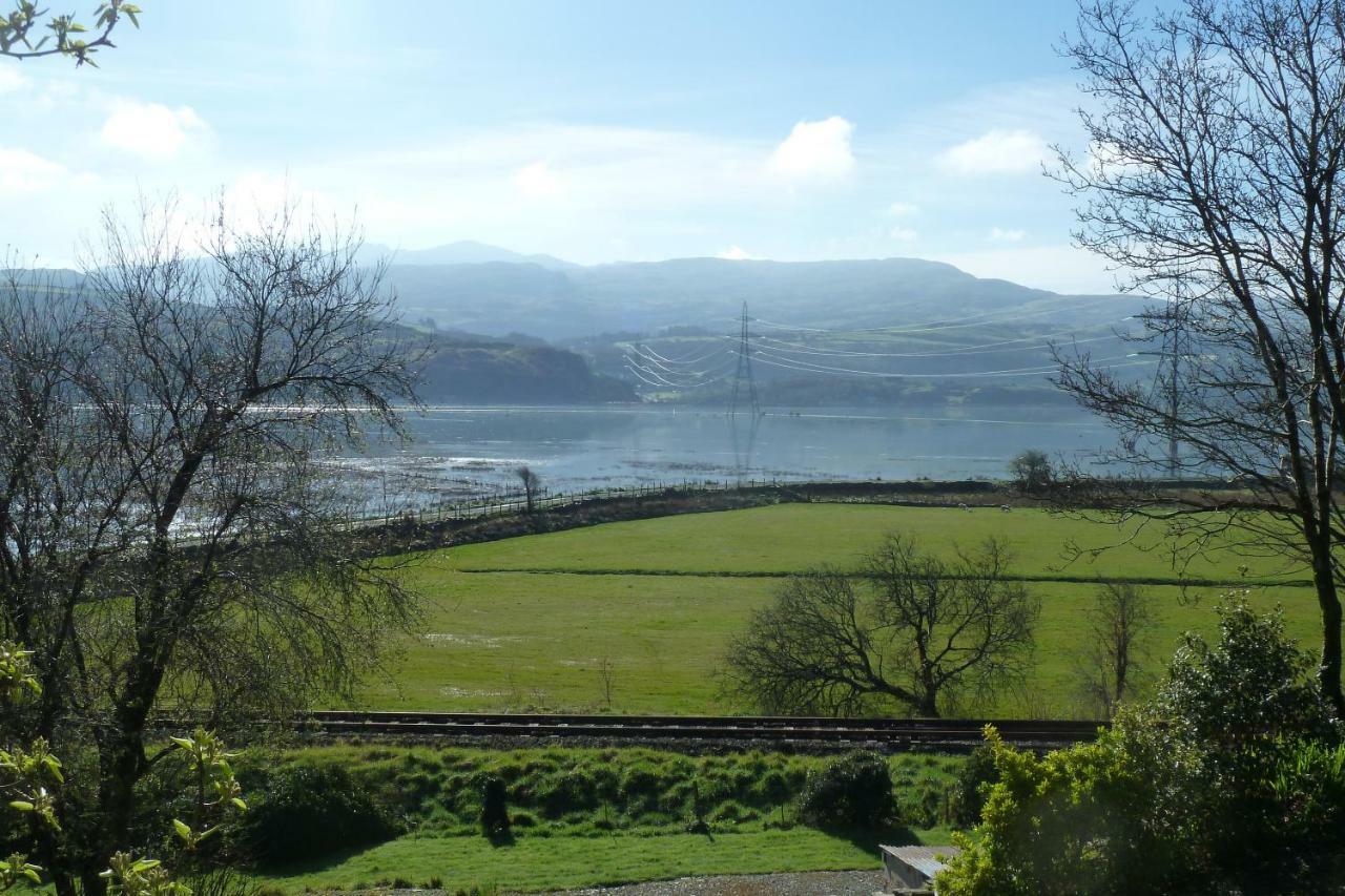 Taldraeth - Old Vicarage Guest House Penrhyndeudreath Bagian luar foto